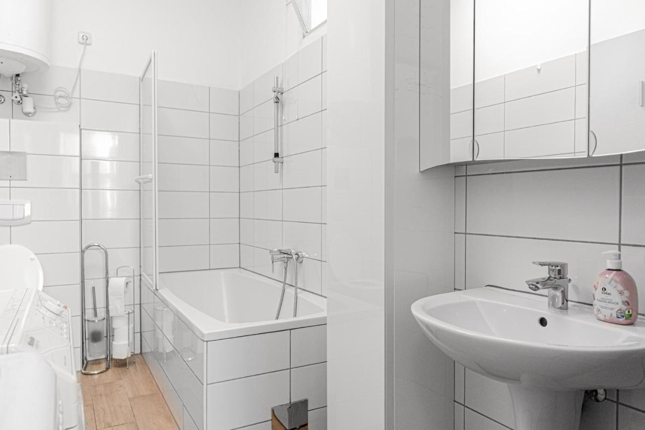 Delightful 2Br Shared Apartment - Ideal For Longstays ウィーン エクステリア 写真