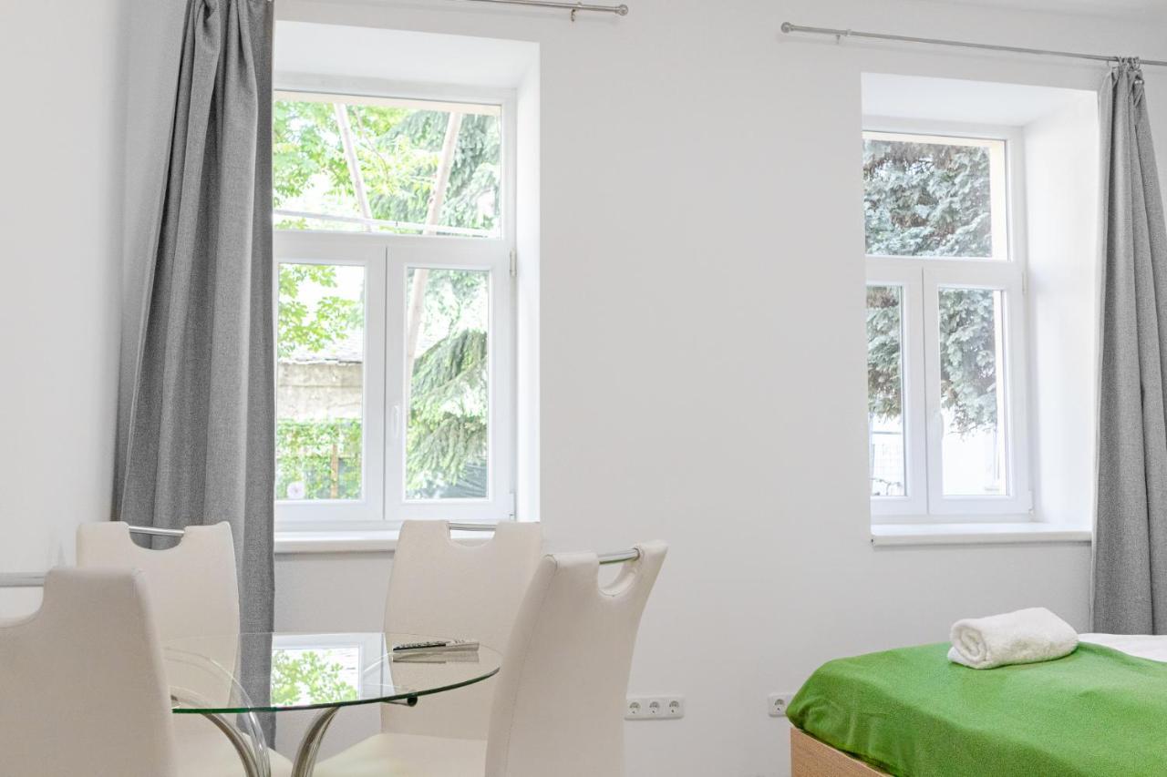 Delightful 2Br Shared Apartment - Ideal For Longstays ウィーン エクステリア 写真